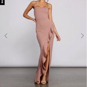 Windsor  TIFFANY SLEEVELESS HIGH SLIT FORMAL DRESS